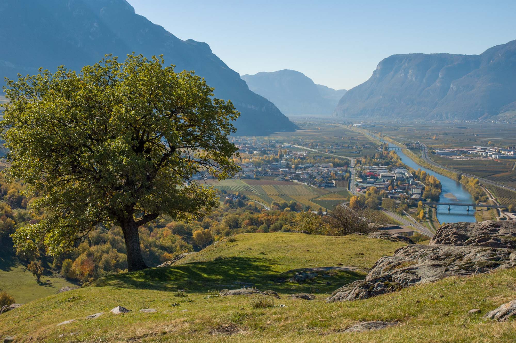 Ausblick von Castelfeder hinunter auf die Etsch
